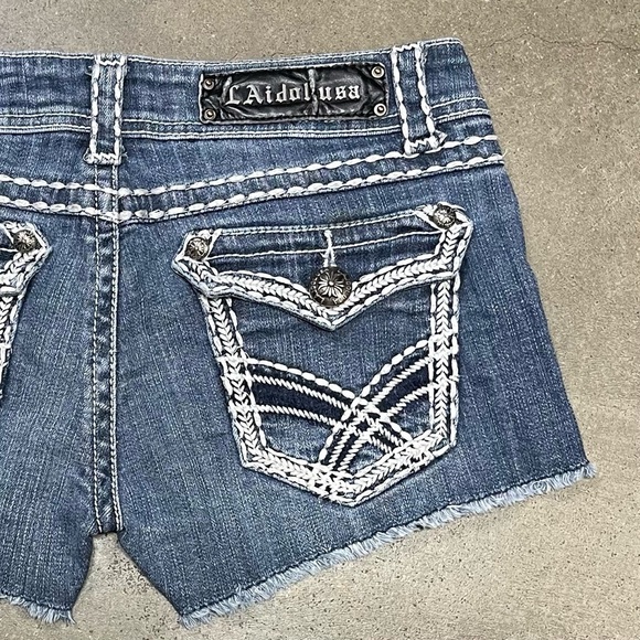 L.A. Idol Embroidered Distressed Bling CutOff Denim Jean Shorts MissMe Style Y2K - Picture 2 of 9